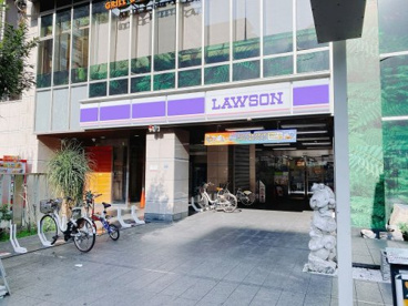 コンビニ　ローソン 新宿区役所通店（コンビニ）まで483m