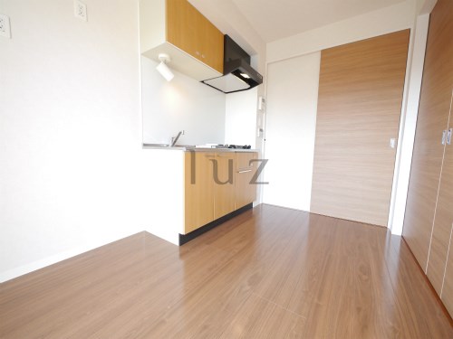 居室・リビング　綺麗なフローリングのお部屋です。