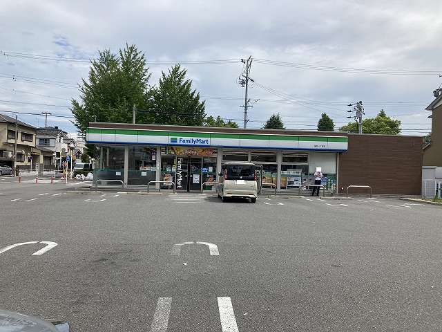 コンビニ　ファミリーマート（コンビニ）まで150m