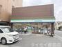 コンビニ　ファミリーマート高殿七丁目店（コンビニ）まで598m