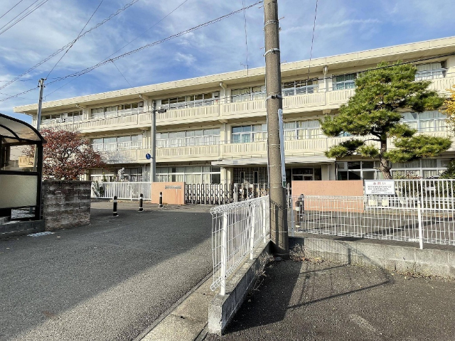 小学校　焼津市立小川小学校（小学校）まで606m