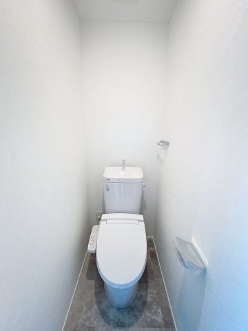 トイレ　※同建物ほかのお部屋の写真です。