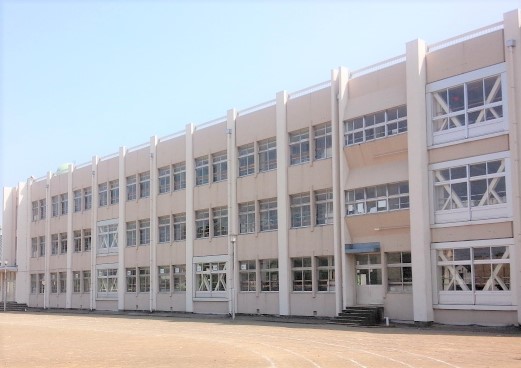小学校　上越市立南本町小学校（小学校）まで1968m
