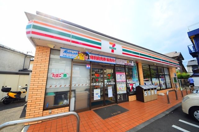 コンビニ　セブンイレブン横浜和泉町三ツ俣店（コンビニ）まで120m