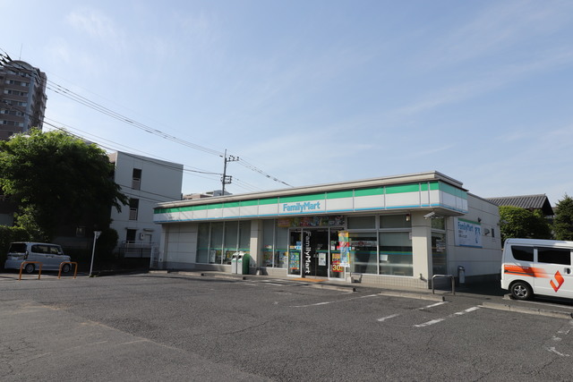 コンビニ　ファミリーマート八王子別所店（コンビニ）まで65m