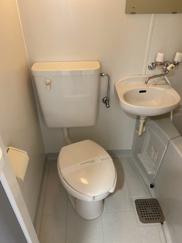 トイレ　前入居時の写真です