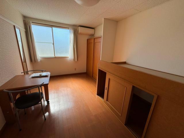 グリーンガーネット中山の居間写真