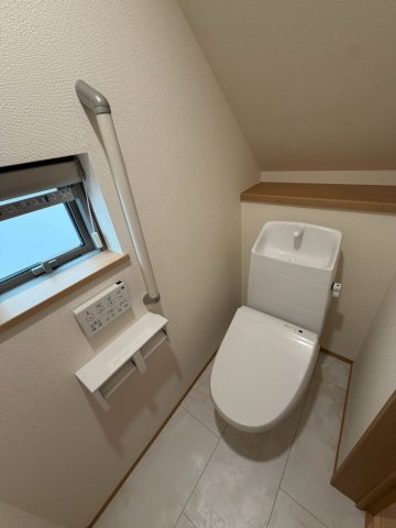 千葉都市モノレール 小倉台駅 徒歩10分 2階建 築1年のトイレ写真