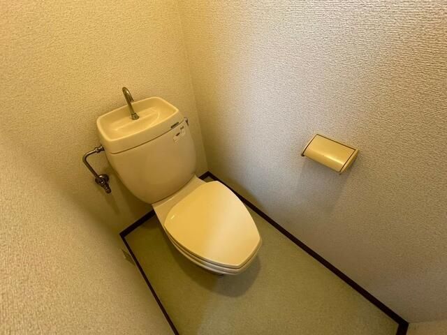 トイレ　別号室の参考写真です。