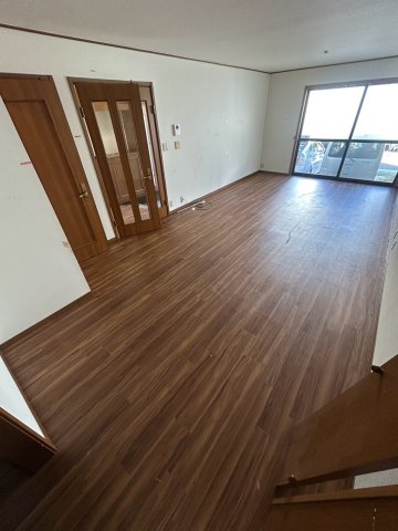末広町戸建ての居間写真