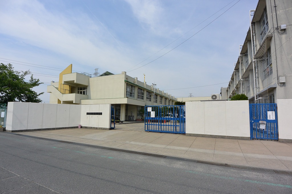 小学校　枚方市立藤阪小学校（小学校）まで419m