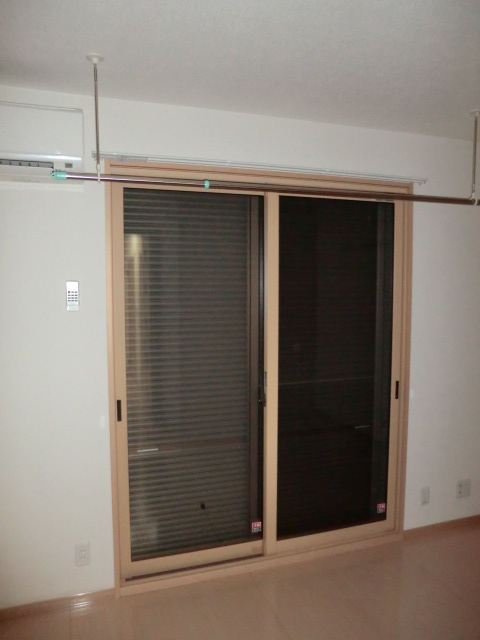 セキュリティ　シャッター雨戸を閉めた感じ♪