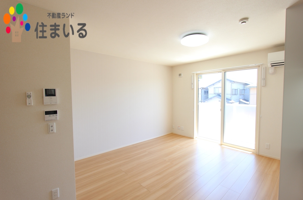 居室・リビング　同社同タイプ施工