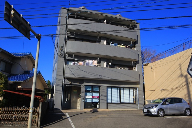 松山市平井町のマンションの建物外観