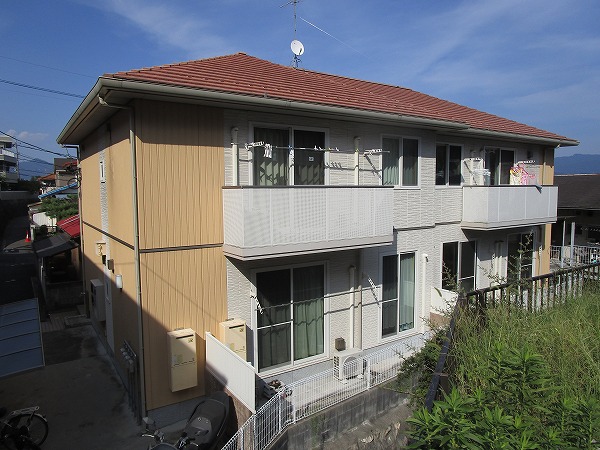広島市安佐南区長束西のアパートの建物外観