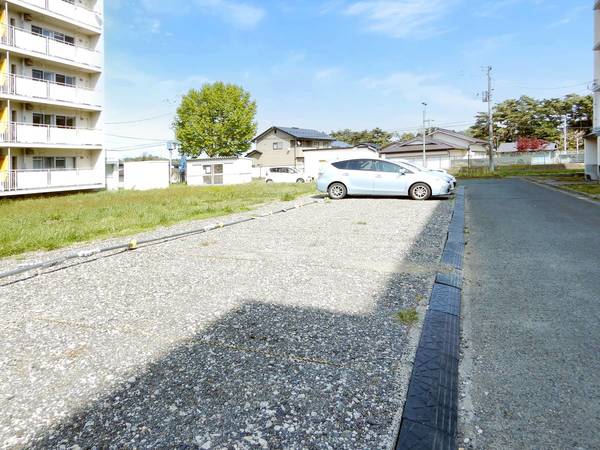 【ビレッジハウス松園1号棟の駐車場】