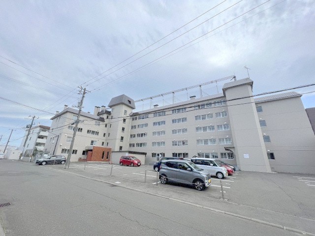 札幌市白石区北郷五条のマンションの建物外観