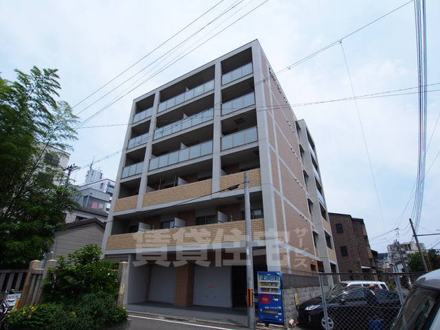 京都市中京区壬生賀陽御所町のマンションの建物外観