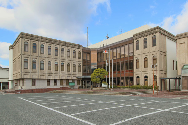 【岡山市東区瀬戸町万富のマンションの役所】