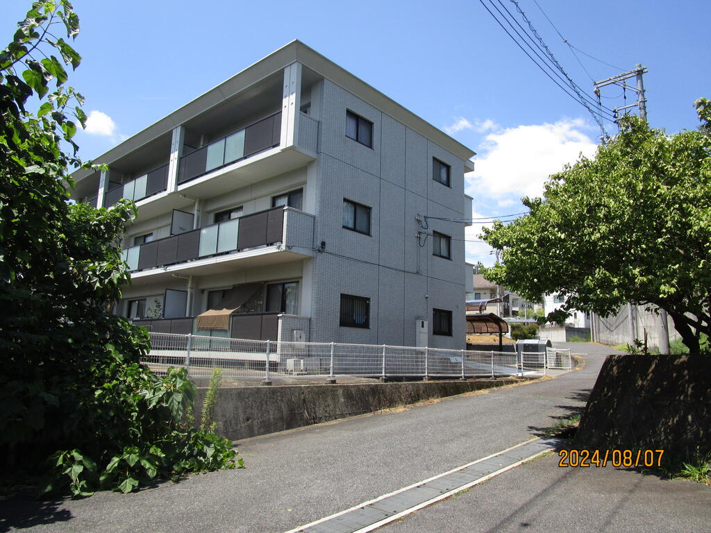 【広島市安佐南区長楽寺のマンションの建物外観】