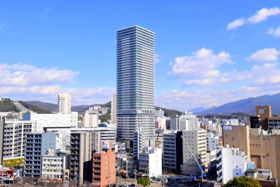 広島市南区松原町のマンションの建物外観