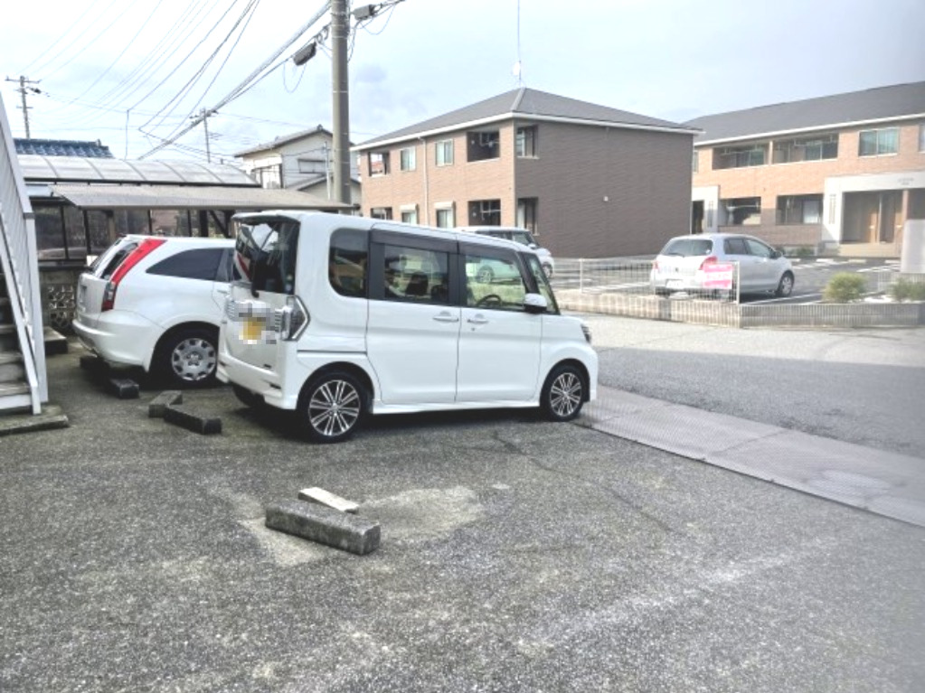 【ジャックパレスIの駐車場】