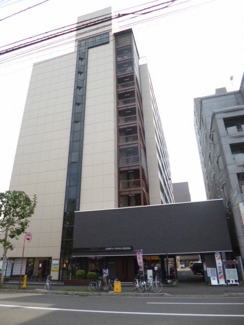 札幌市北区北十一条西のマンションの建物外観