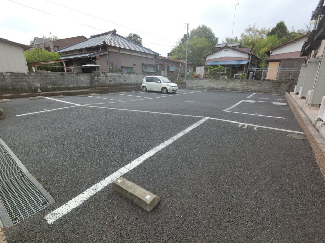 【成田市土屋のアパートの駐車場】