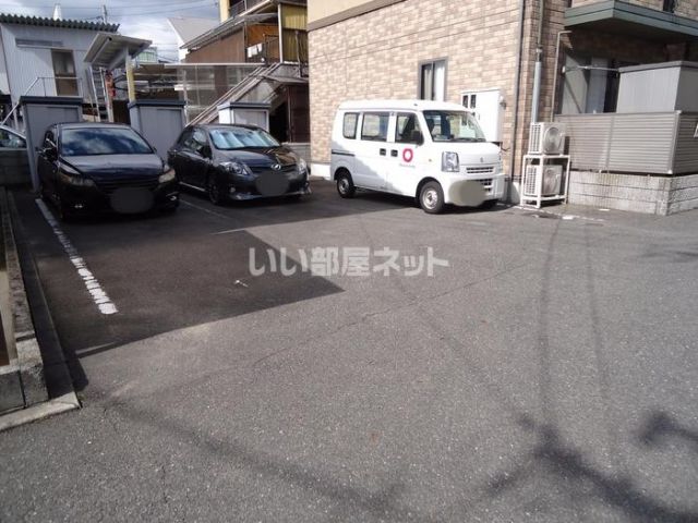 【広島市安佐南区川内のアパートの駐車場】