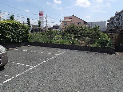 【松原市岡のマンションの駐車場】