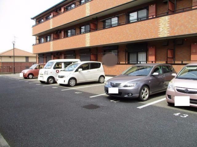 【木更津市ほたる野のアパートの駐車場】