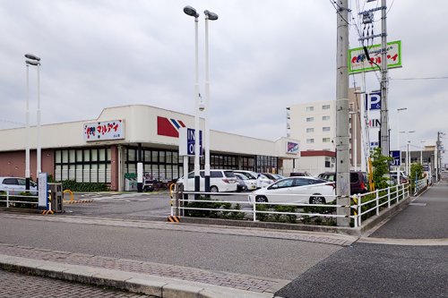 【魚住町西岡戸建のスーパー】