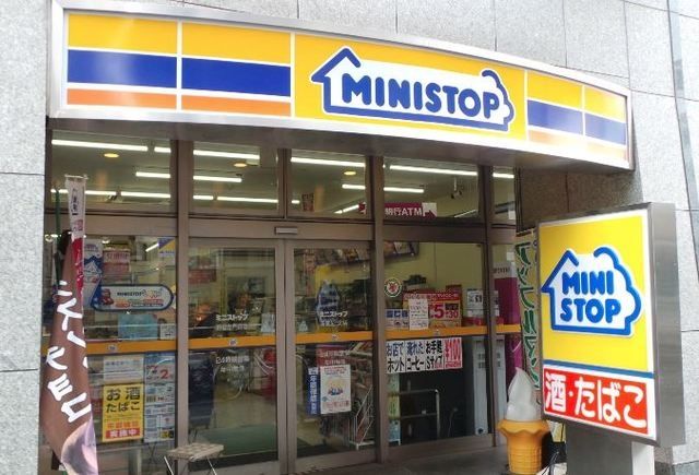 【新宿区左門町のマンションのコンビニ】