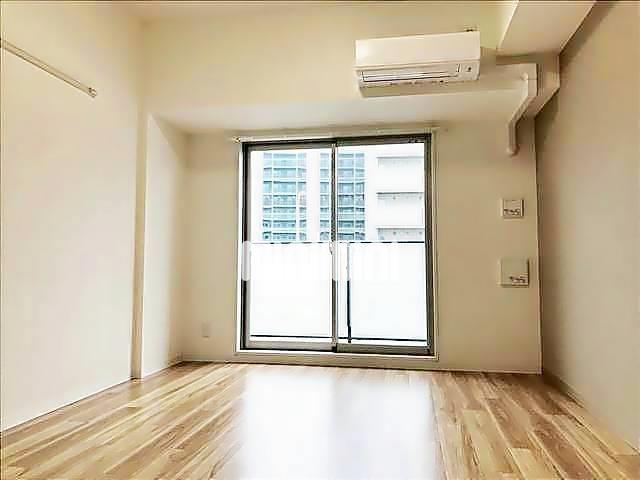 居室・リビング　ブラウンカラーの落ち着いた雰囲気のお部屋です。