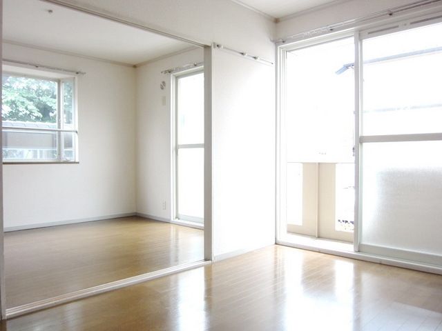 居室・リビング　♪大きな窓で明るいお部屋♪