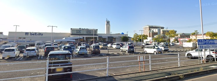 スーパー　マルヨシセンター ベルシティ店（スーパー）まで465m