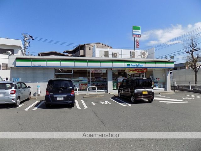 コンビニ　ファミリーマート平田小学校前店（コンビニ）まで432m
