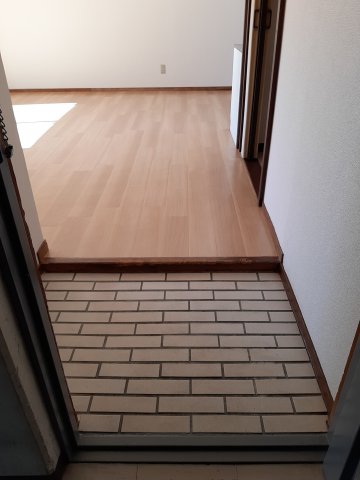 玄関　現況が相違する場合は現況を優先致します。