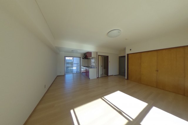 居室・リビング　現況が相違する場合は現況を優先致します。