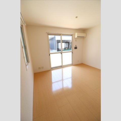 居室・リビング　室内