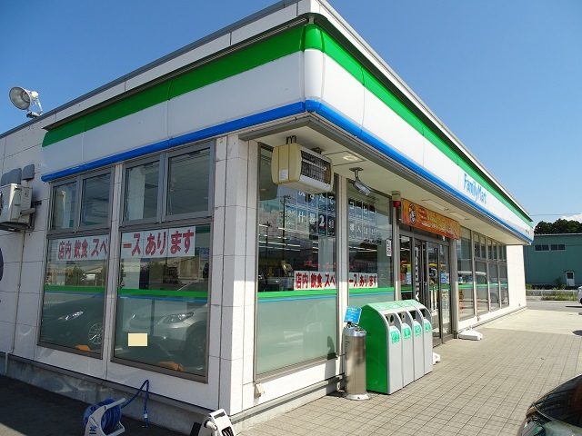 コンビニ　ファミリーマート（コンビニ）まで678m