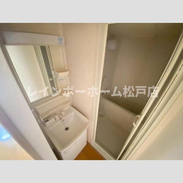 洗面設備　使いやすい洗面所です