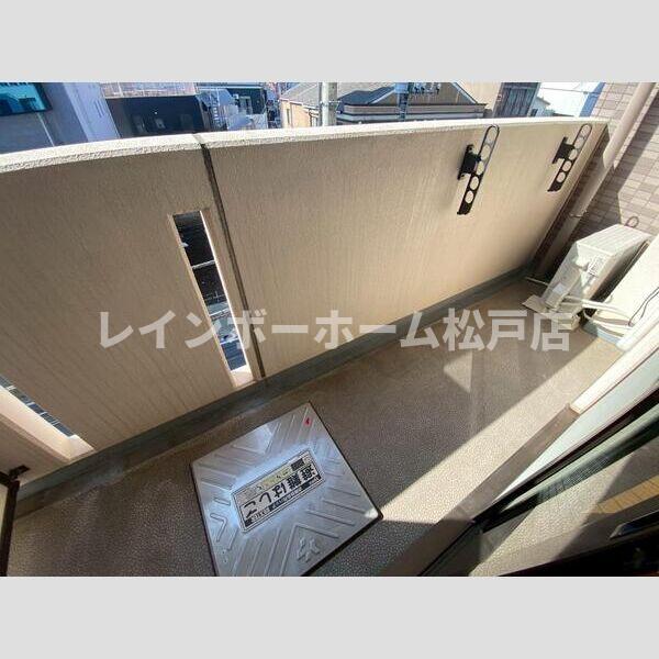 バルコニー　バルコニーからの眺めを楽しみながら食事をしませんか