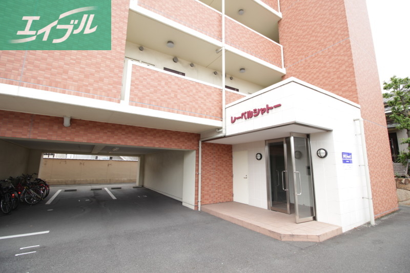 エントランス　建物外観