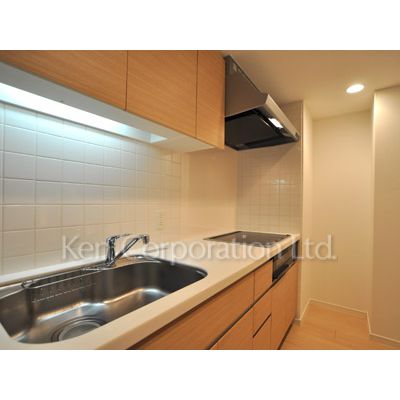 キッチン　同タイプ7階のお部屋を撮影。仕様が異なることがあります。