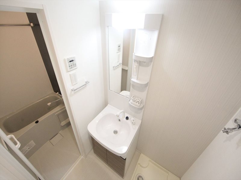 洗面設備　脱衣所　独立洗面台（シャンプードレッサー付）収納スペース有