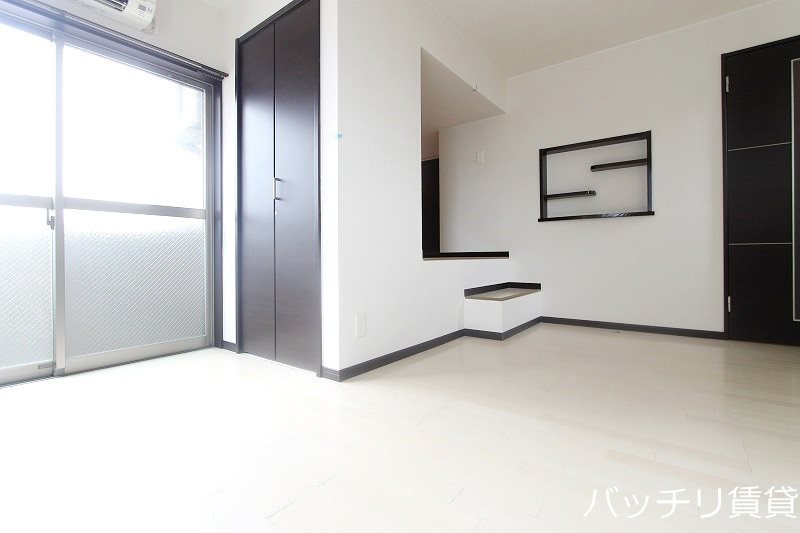 居室・リビング　別号室の写真となります　現状優先