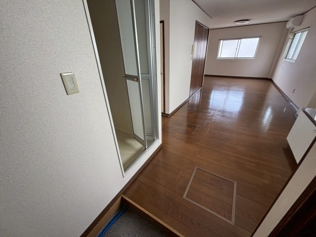 東六甲ビルの居間写真