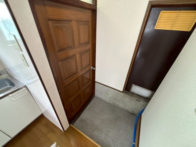東六甲ビルの玄関写真