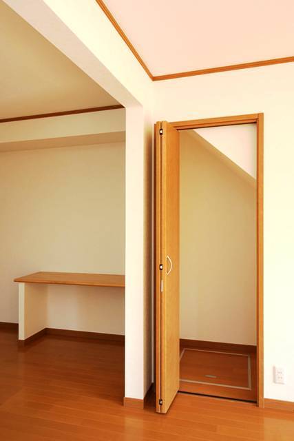 収納　階段下収納